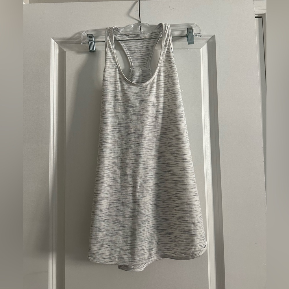 Lululemon essentials tank size 6